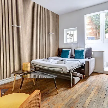 Apartament Chic Terrasse A 5min Des Champs-elysees With Ac Paryż