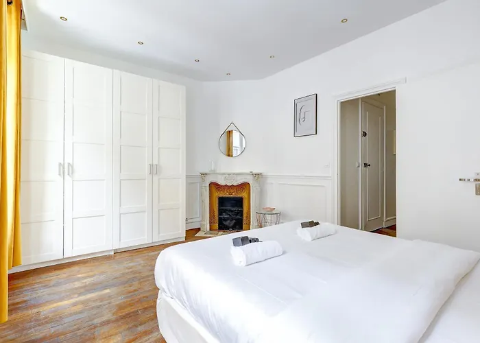 Chic Terrasse A 5min Des Champs-elysees With Ac Apartment Paris