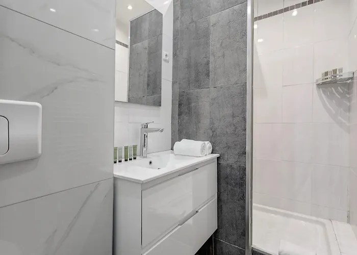 Chic Terrasse A 5min Des Champs-elysees With Ac Apartment